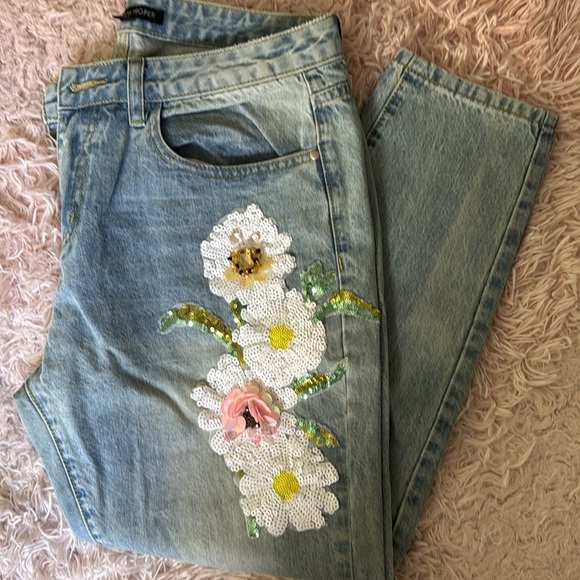 Boston Proper Daisy Embellished Jeans Size 10 Bling Flowers Light Wash - Picture 6 of 8